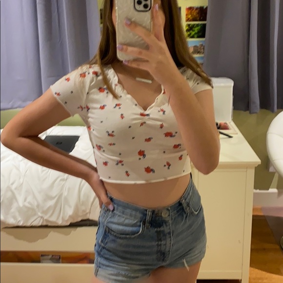 SHEIN Tops - Shein lettuce hem floral top